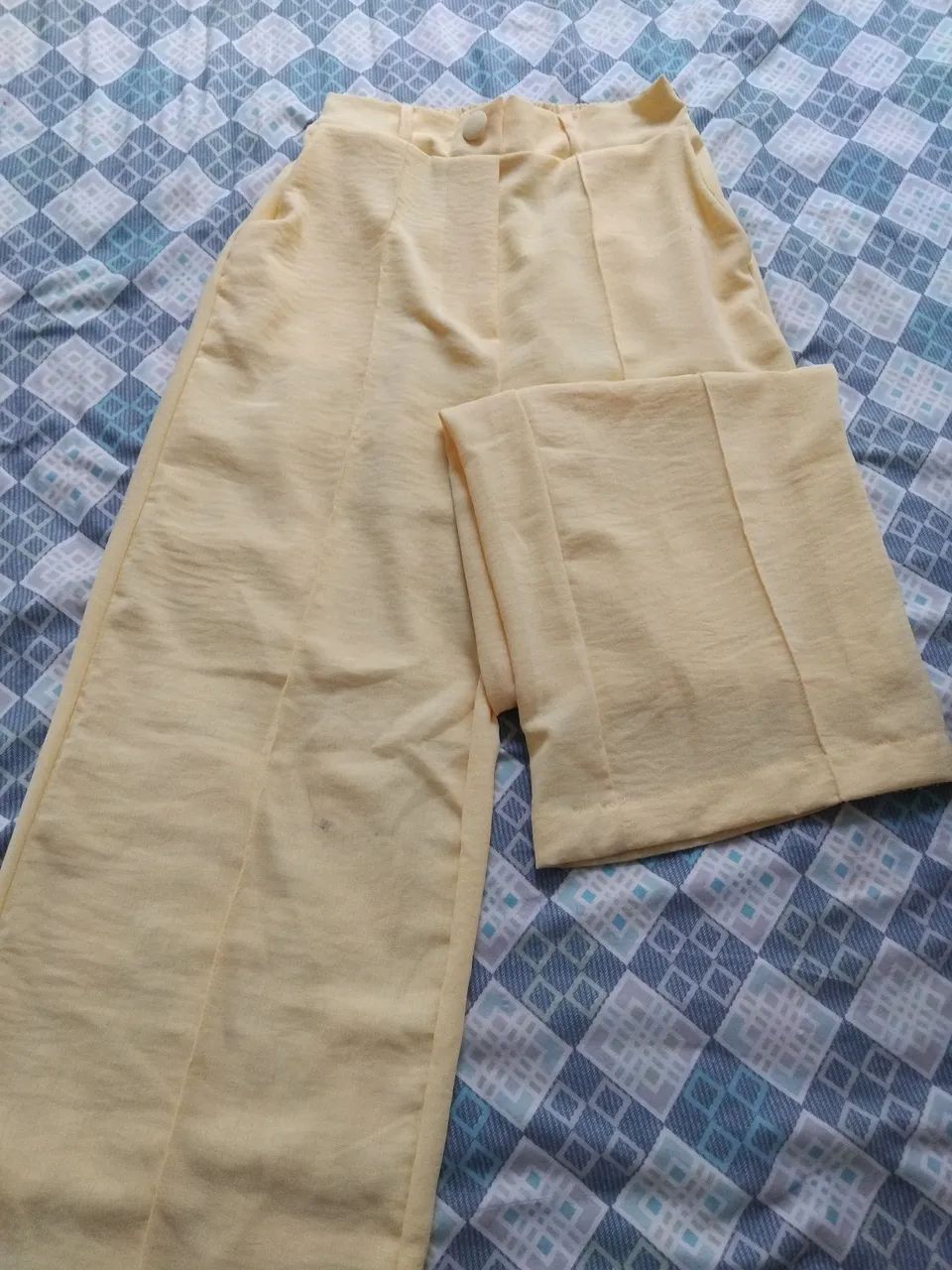 Calça amarelo manteiga com forro - Foto 2
