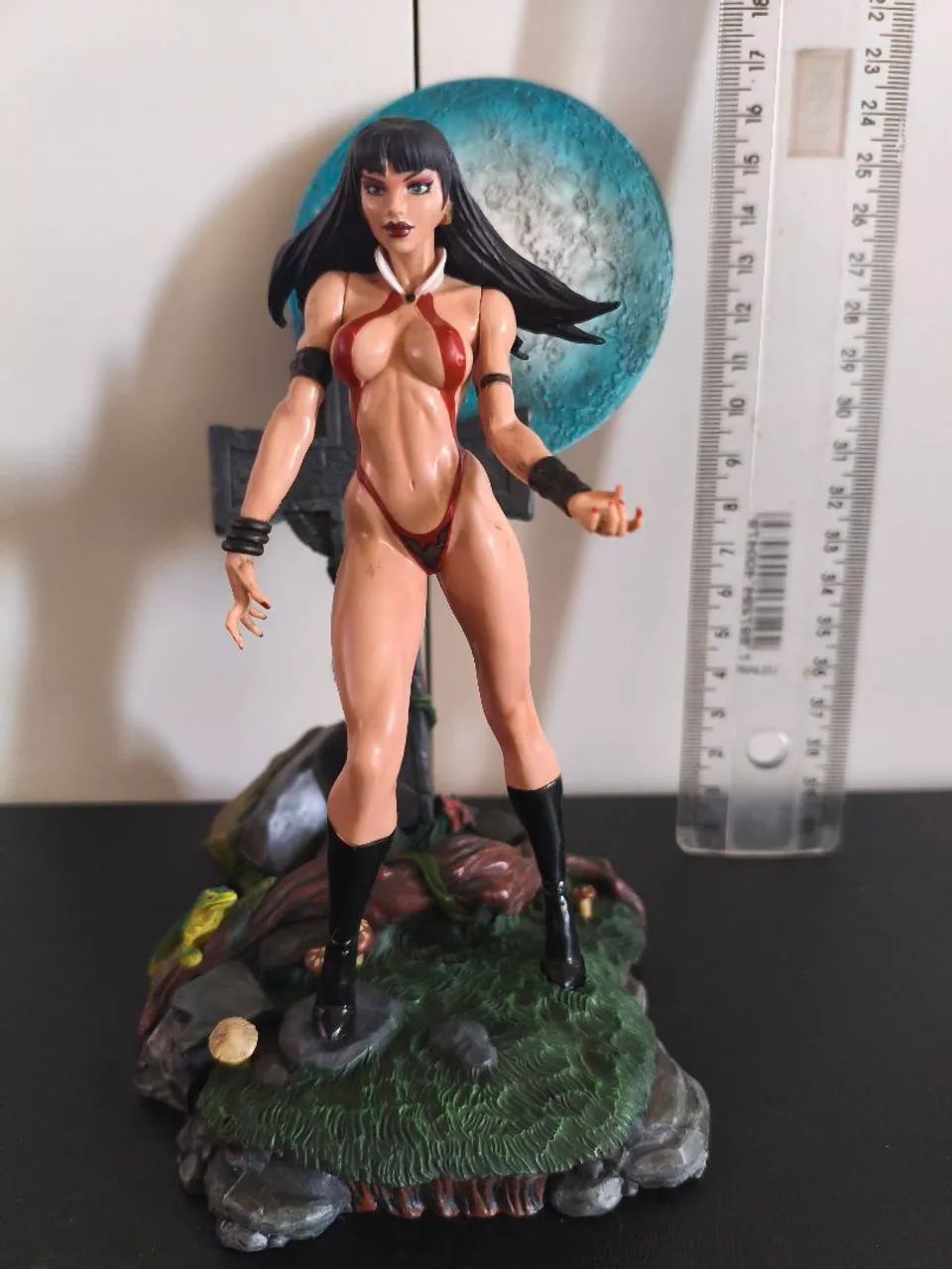 Diorama Action Figure - Vampirella - Moore Creations - Foto 4