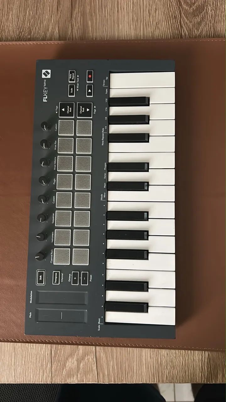 Novation Flkey 1 Mini 25 Controlador USB - Instrumentos musicais