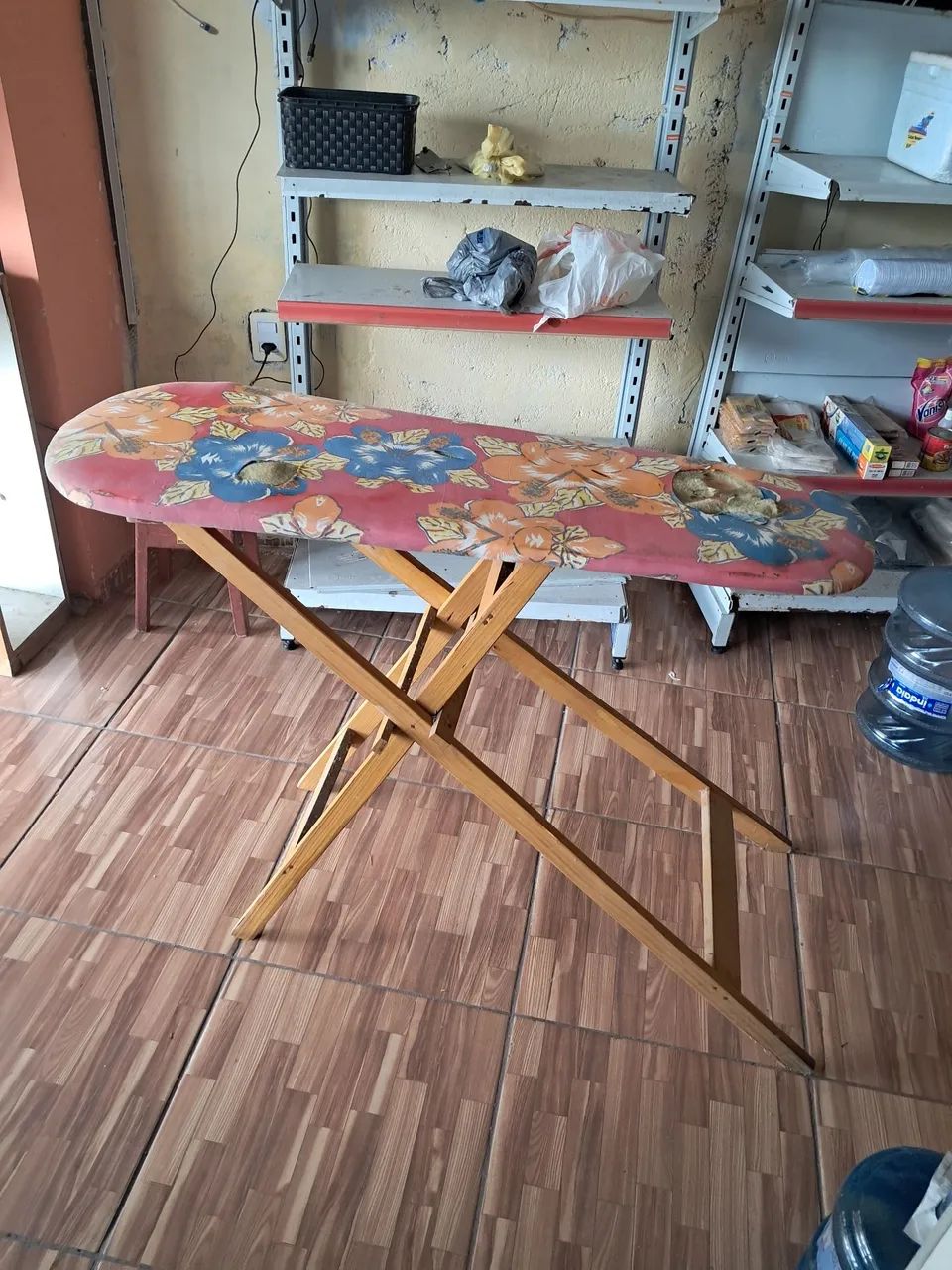 Tábua de passar roupa .  - Foto 2