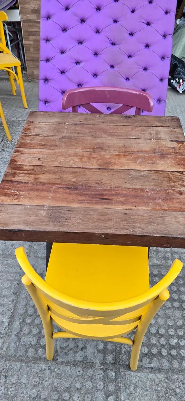 Mesa com cadeira468263139133378563