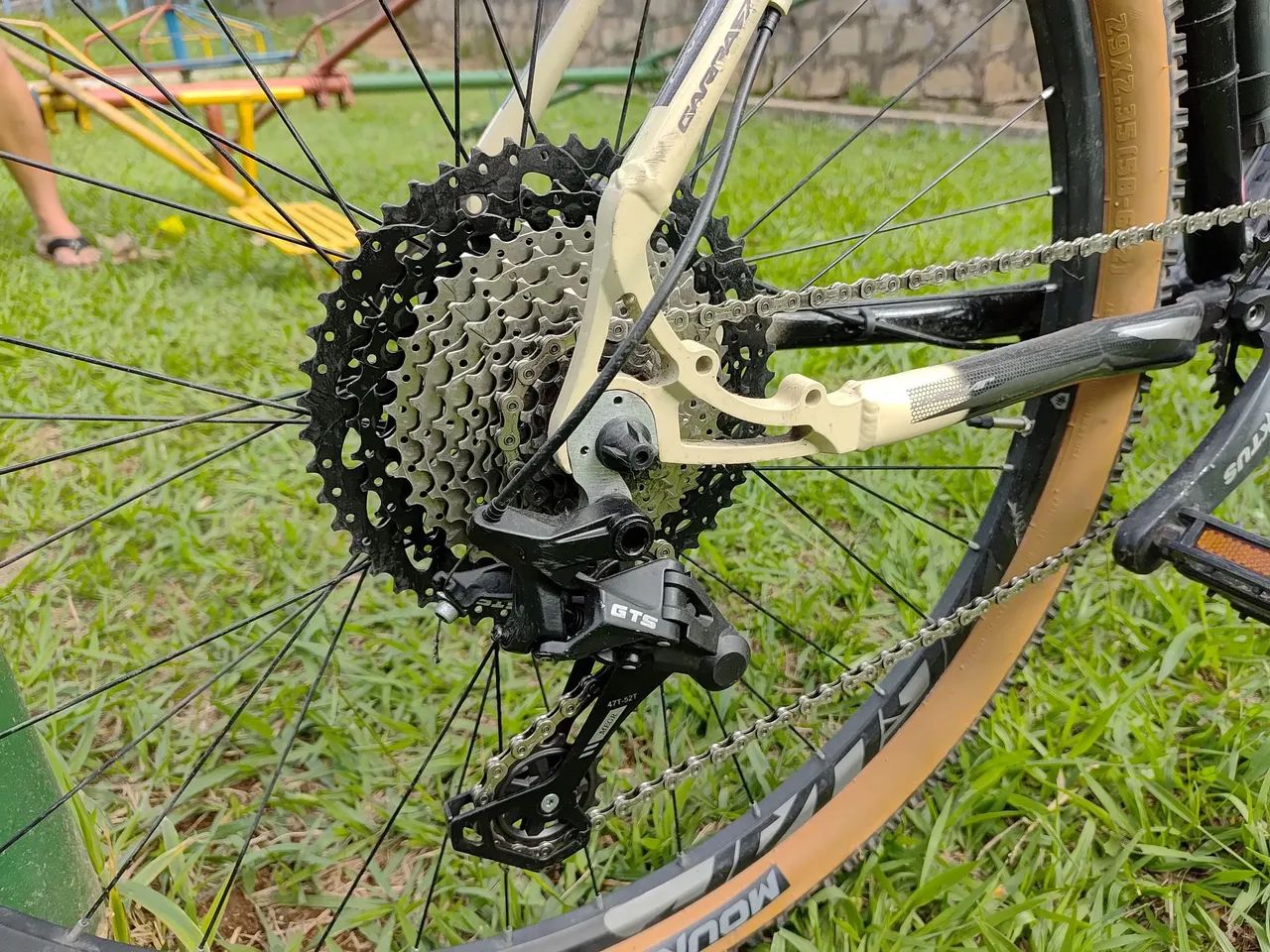 BICICLETA 29 GARRA JAGUAR LIMITED 12V GTS F. SHIMANO T-21 PRETO/ BEGE - Foto 6