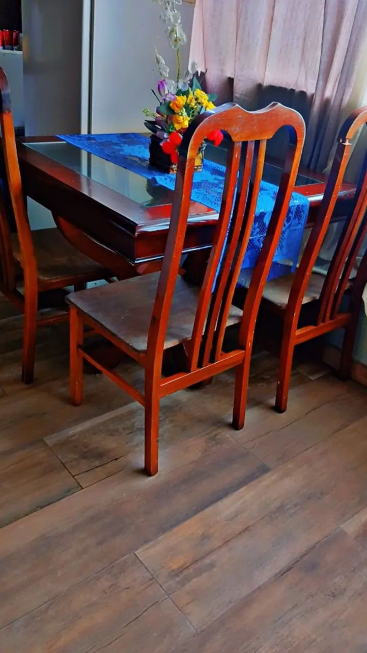 Mesa com 3 cadeira