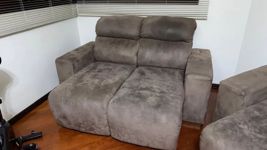 Conjunto de Sofás Retráteis e Reclináveis em Suede - 3 e 2 Lugares - Foto 4