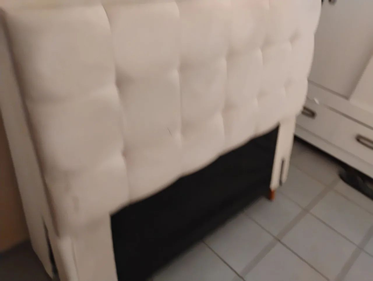 Cama Box com cabeceira almofadada