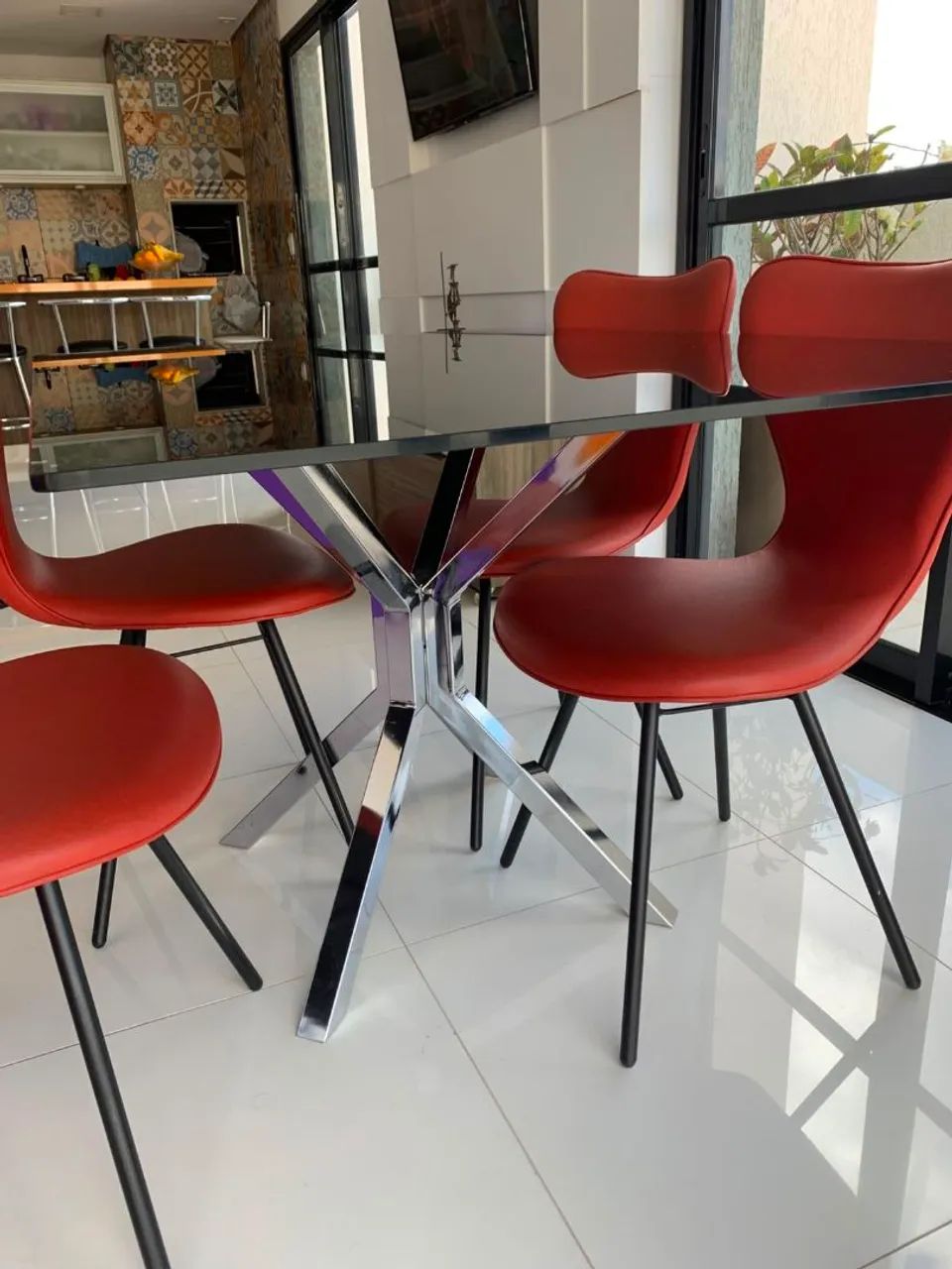 Mesa de.jantar em vidro preto - Foto 2