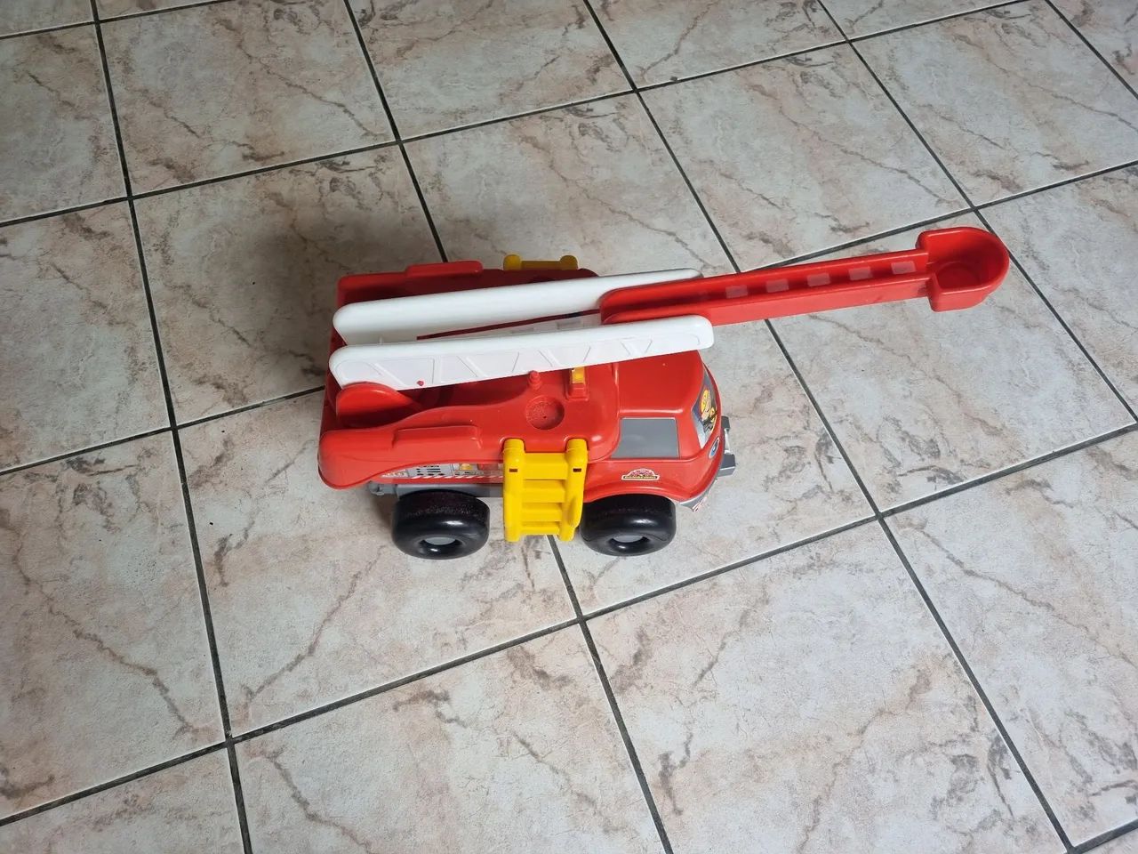 Caminhão bombeiro - Foto 3
