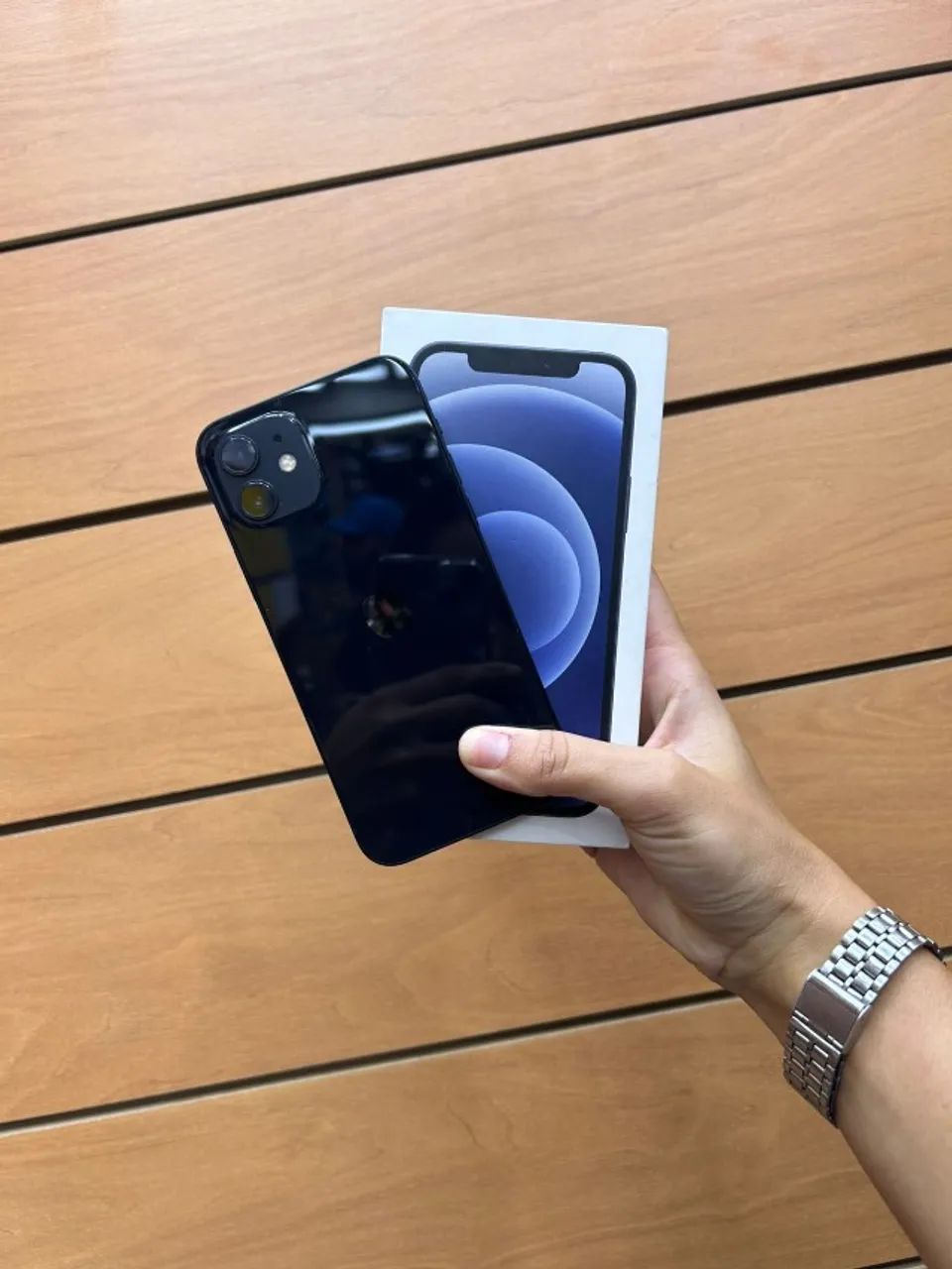 Apple iPhone 12 - 64GB ROM - Seminovo - Caixa Original - Bateria