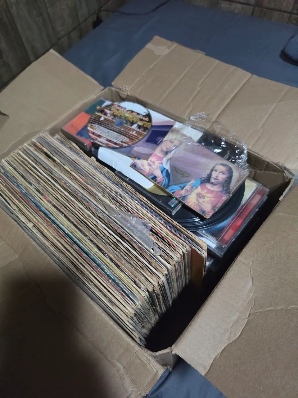 VENDO LOTE COMPLETO - DISCOS DE VINIL, FITAS, CDS E APARELHO 3x1 CCE