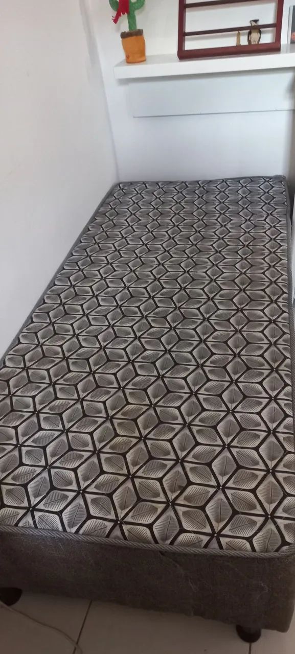 Cama semi nova