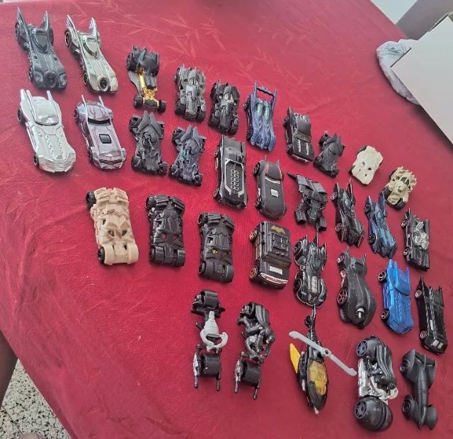 Carrinhos Hotwheels coleção Batman - Foto 2