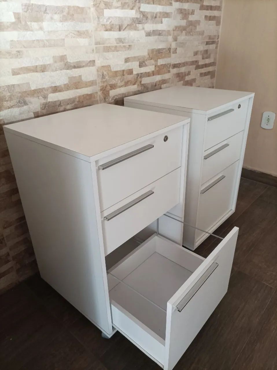 Gaveteiros e mesa para escritório  - Foto 2
