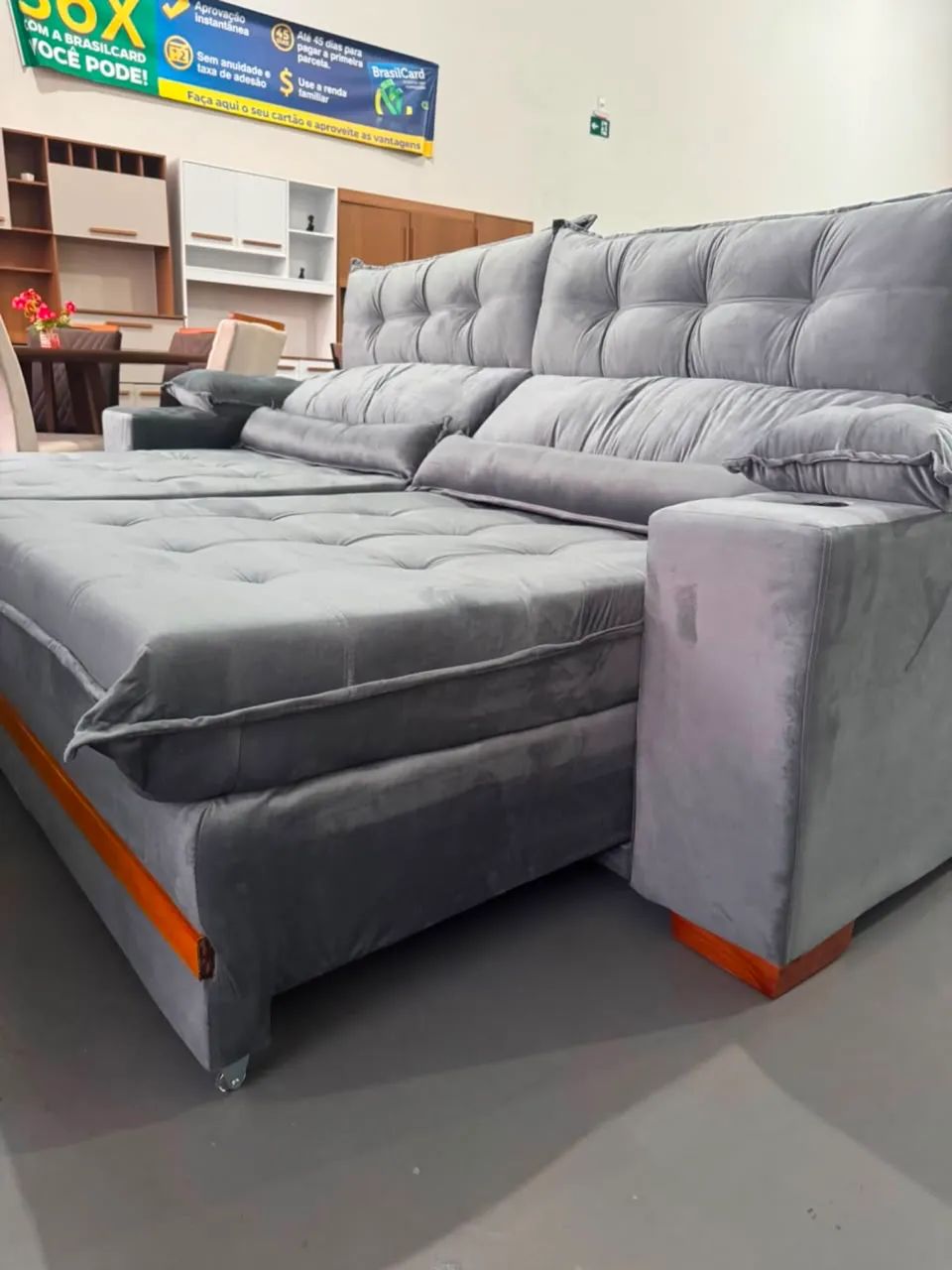 Sofa Retratil com porta copo novo 2,50m $2599.99  - Foto 3