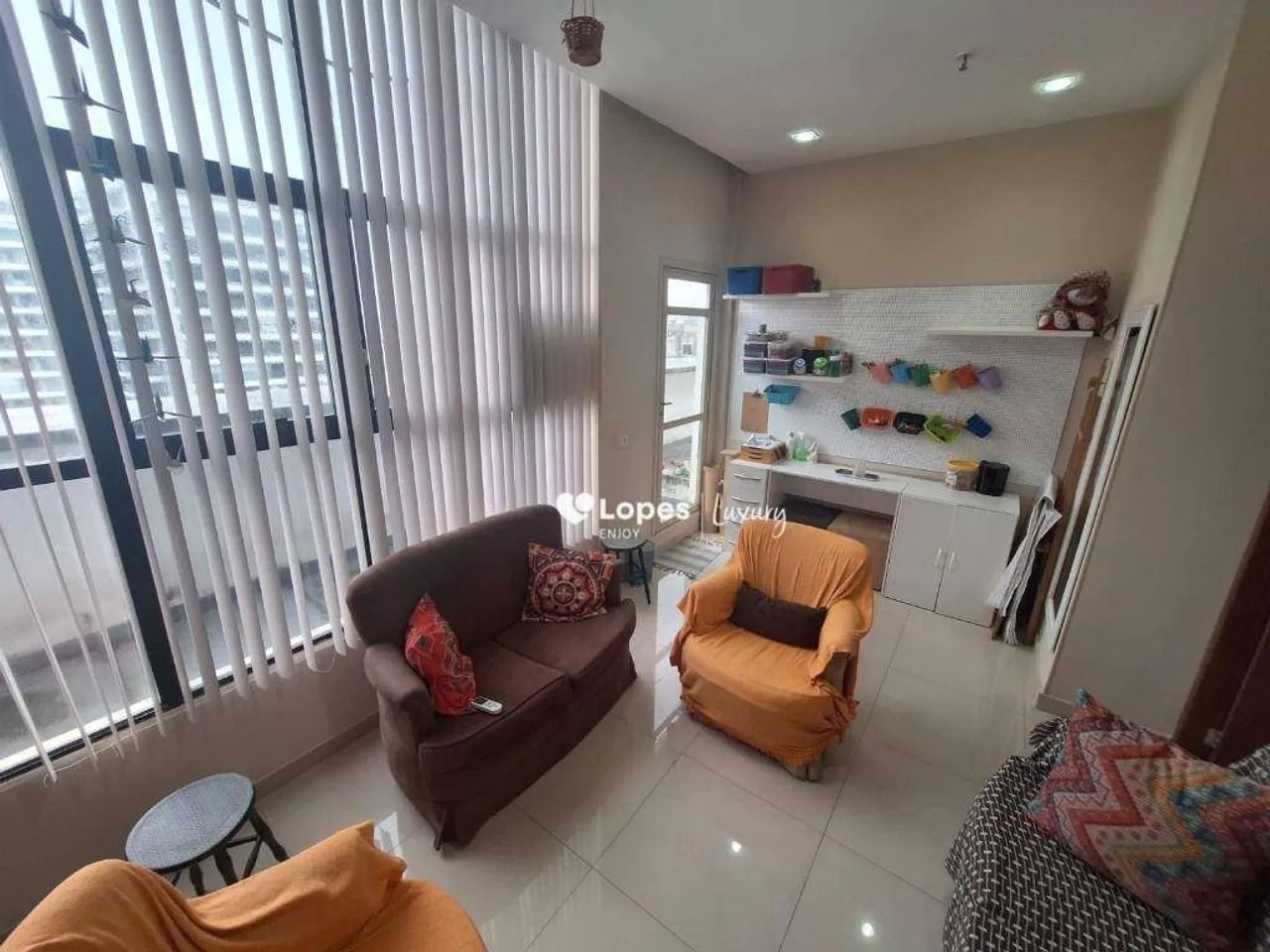 Largo do Machado, em frente a estação do metrô, sala comercial com 66m², conjunto com 2 sa