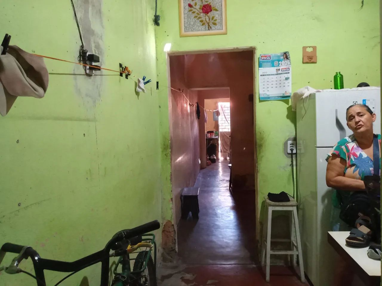 Vendo casa,3 compartimentos e1 banheiro e 1 ponto comercial pequeno. - Foto 2