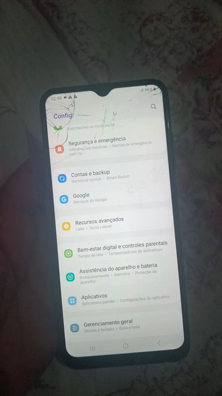 Celula ta com  trincado  mais nao trava e vou vende co carregado