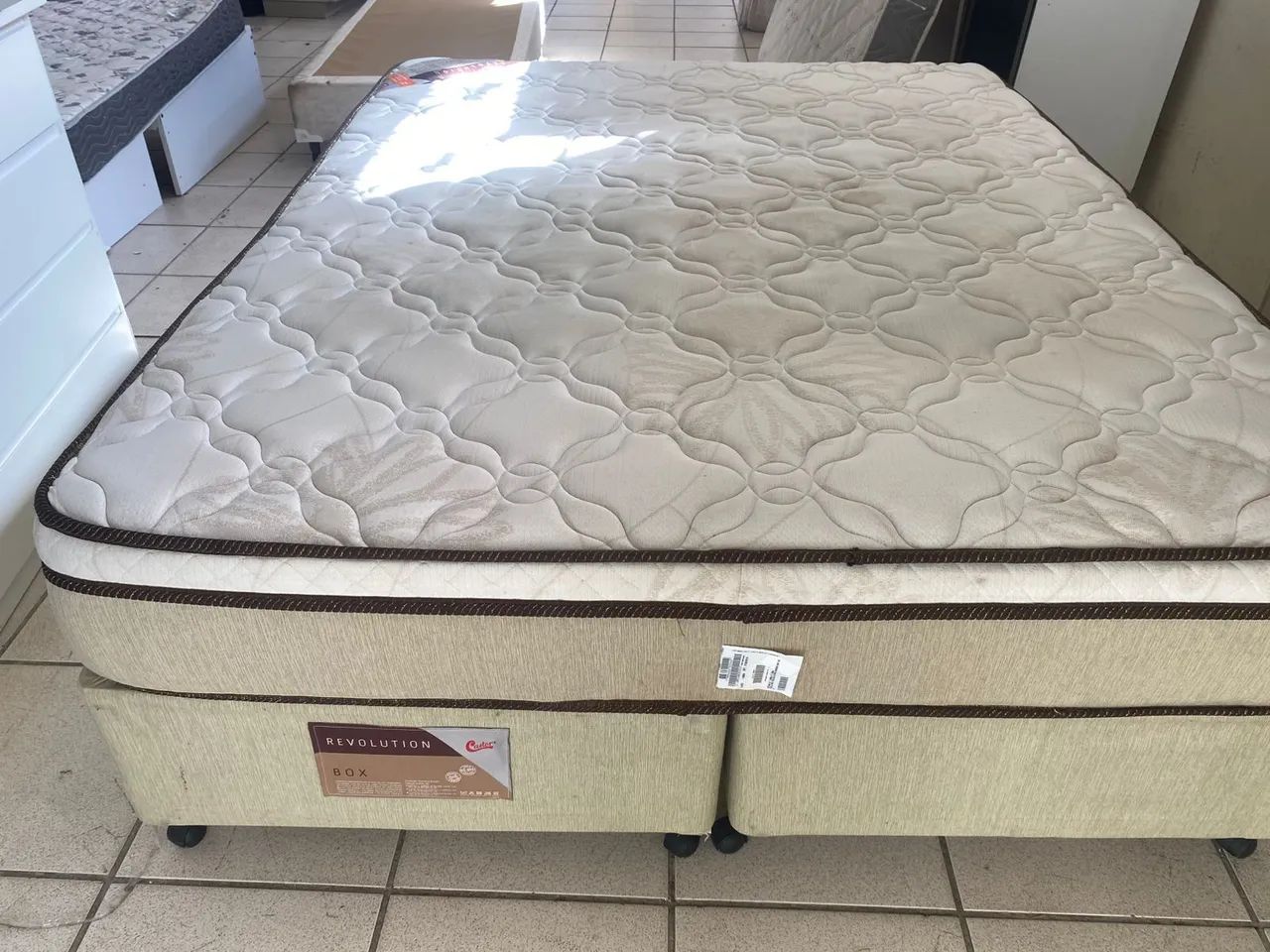 Cama box queen 