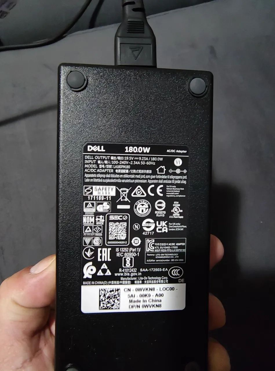 Dell Alienware aurora core7 240H rtx 5050 32gb 1 tb - Foto 5