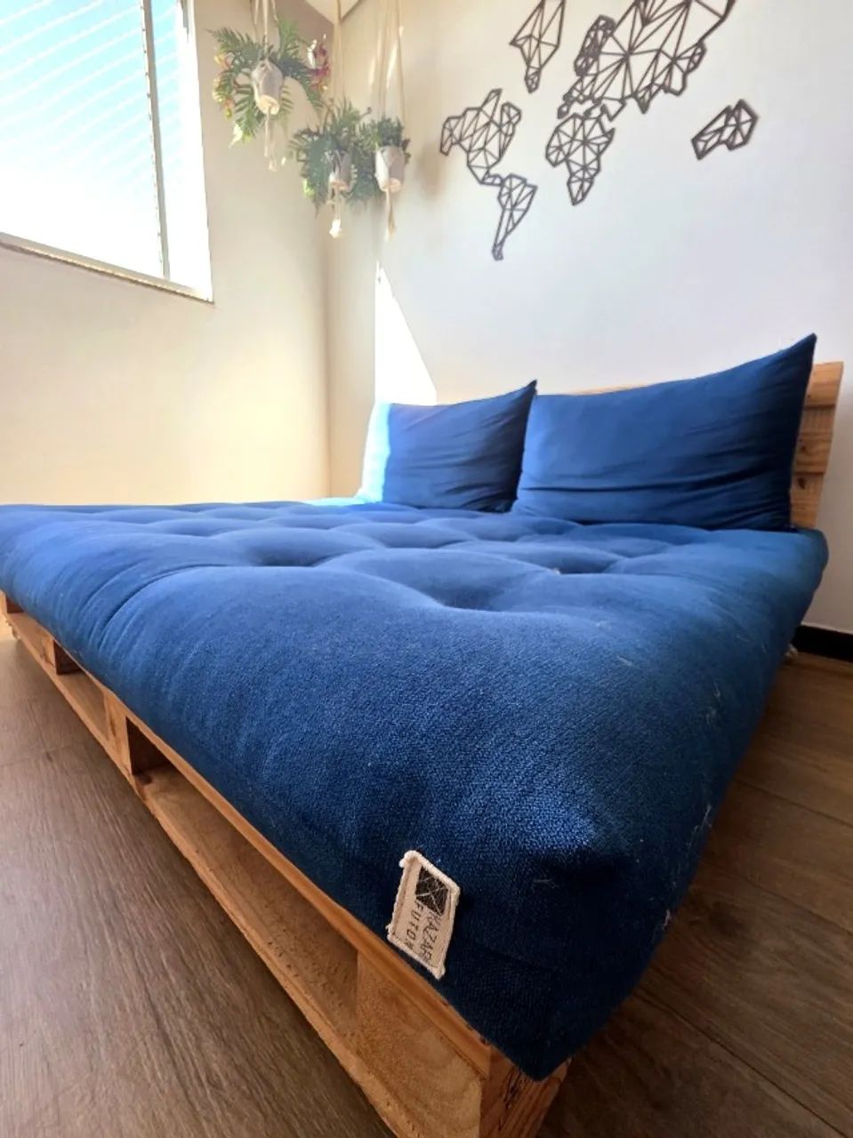Futon japonês Kazari Fouton azul com base de pallet e 2 almofadas - Foto 4