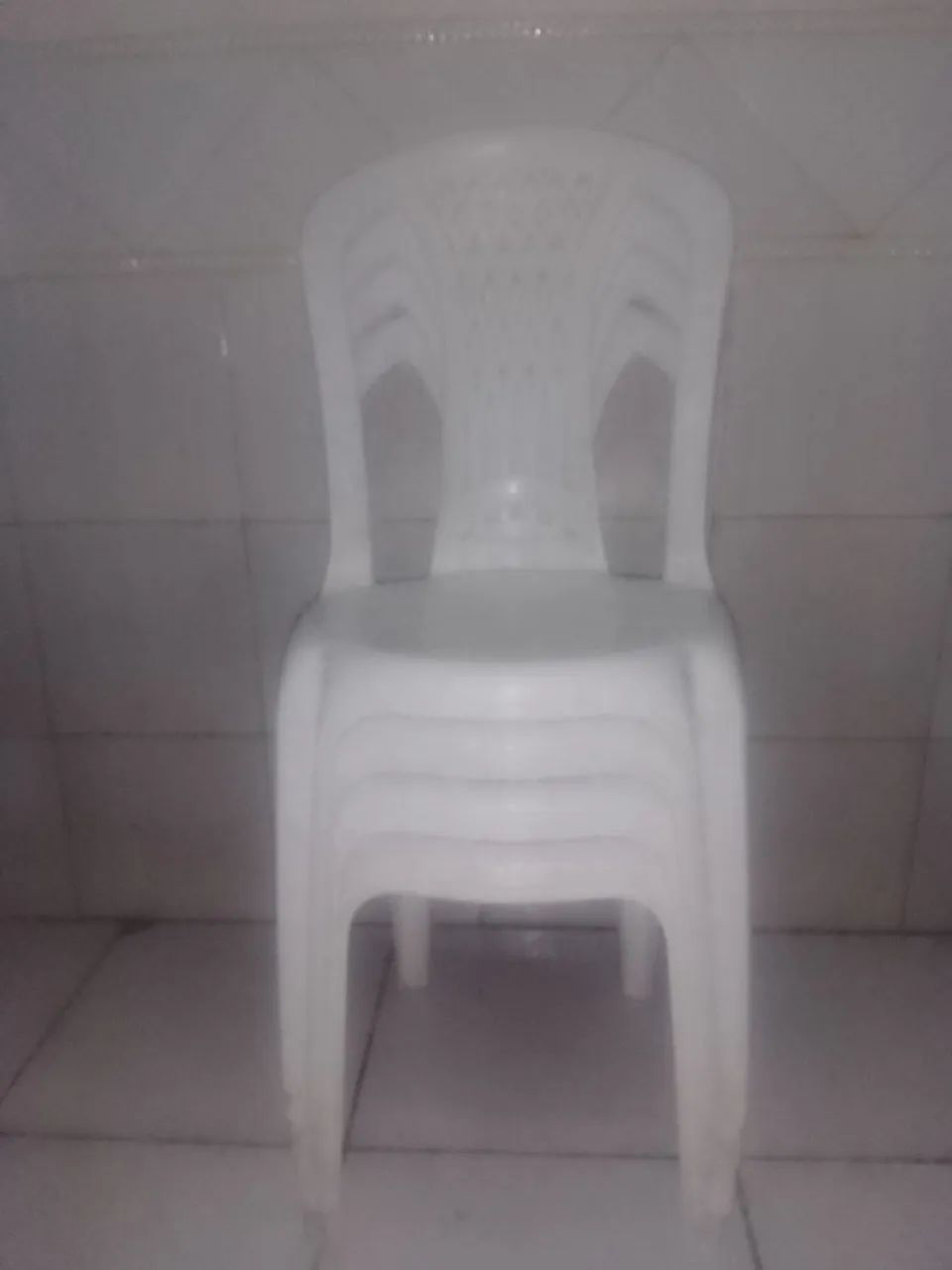 4 Cadeiras de plástico (semi novas) - Foto 2