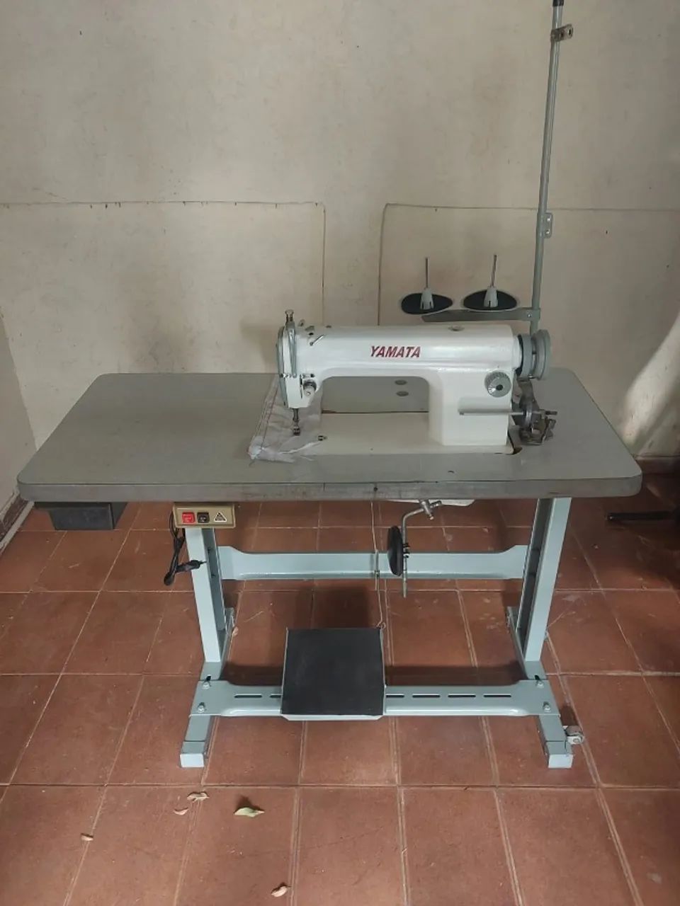 Máquina de costura industrial Yamata