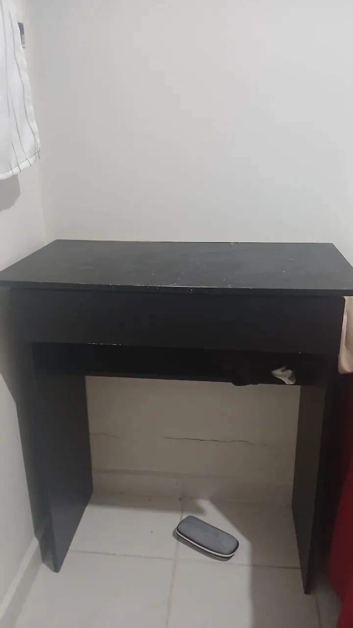 ? MESA / ESCRIVANINHA PRETA À VENDA ? 