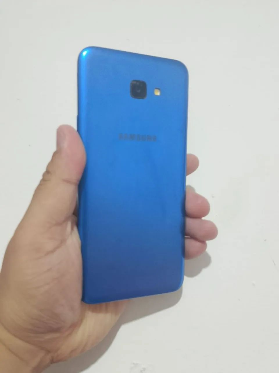 Samsung J4 Core básico 32 Gigas tem trincadinho mínimo mas tá com película nova - Foto 4