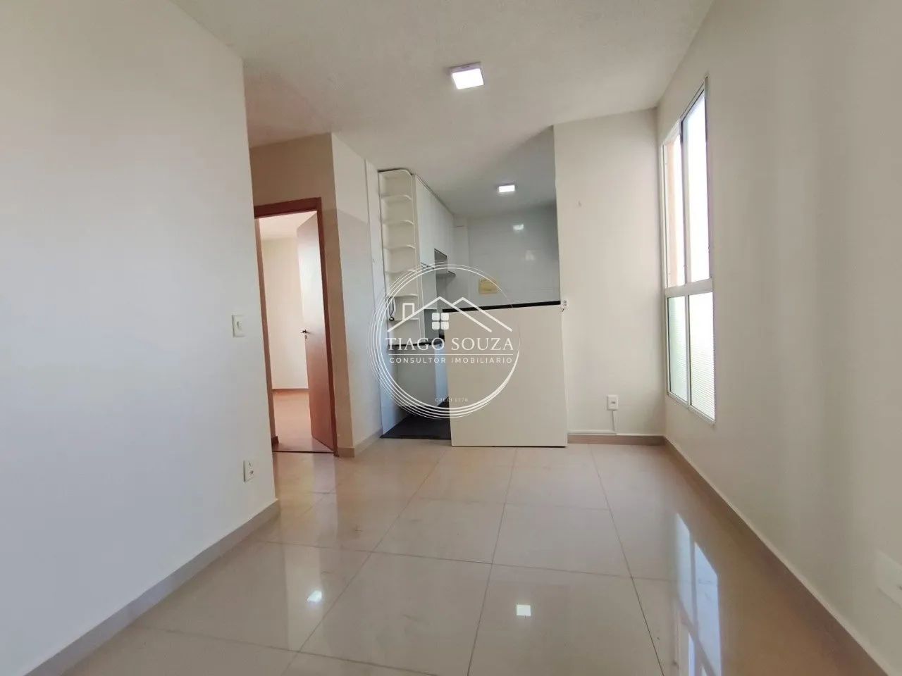 Aluga se Apartamento Semi Mobiliado no Centro