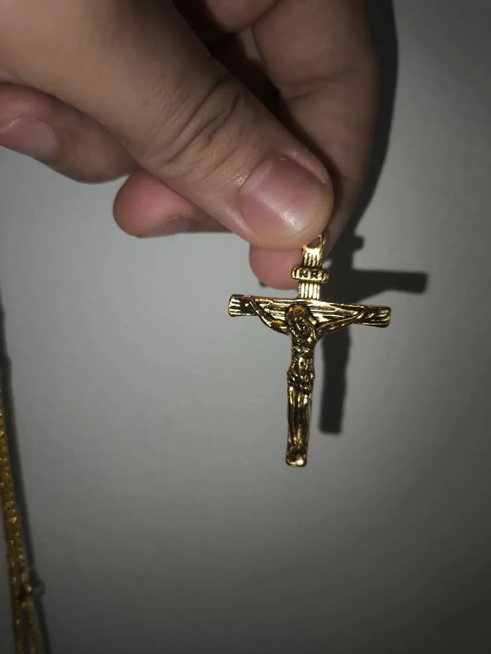 Colar de cruz dourado  - Foto 3