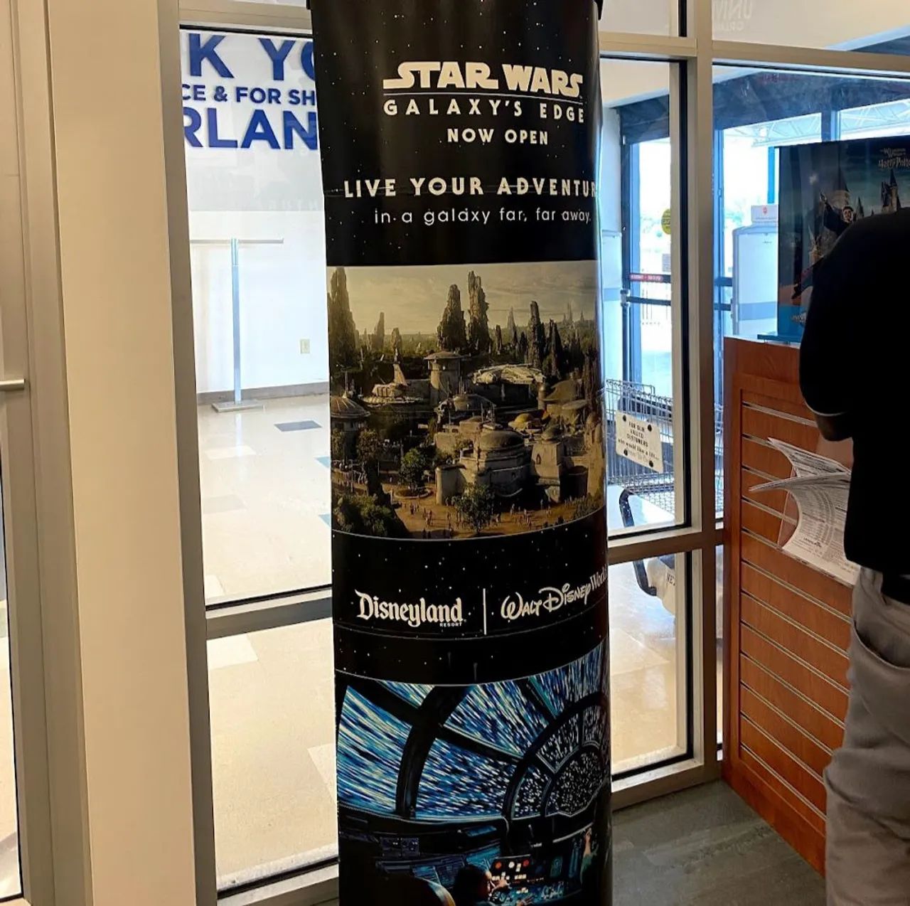 Poster Vertical Promocional Star Wars Disney Geek  - Foto 2