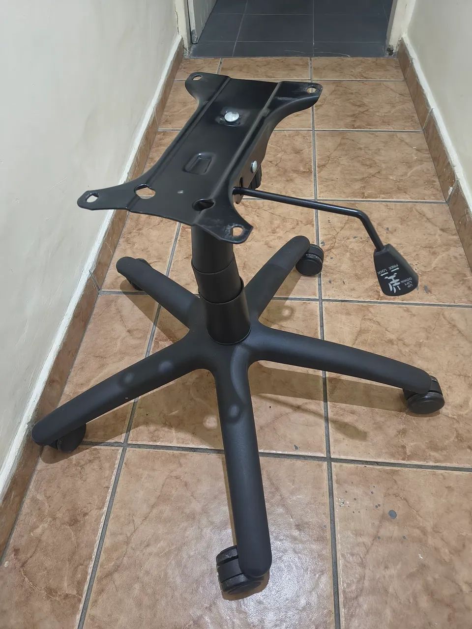 Base com pistão para cadeira giratória e flange