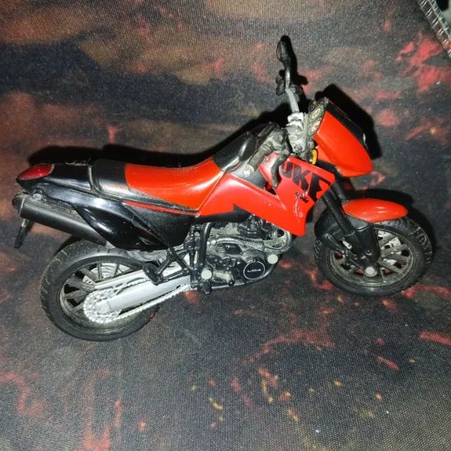 MININATURA DA MOTO DUKE KTM VERMELHA E PRETA - Foto 4