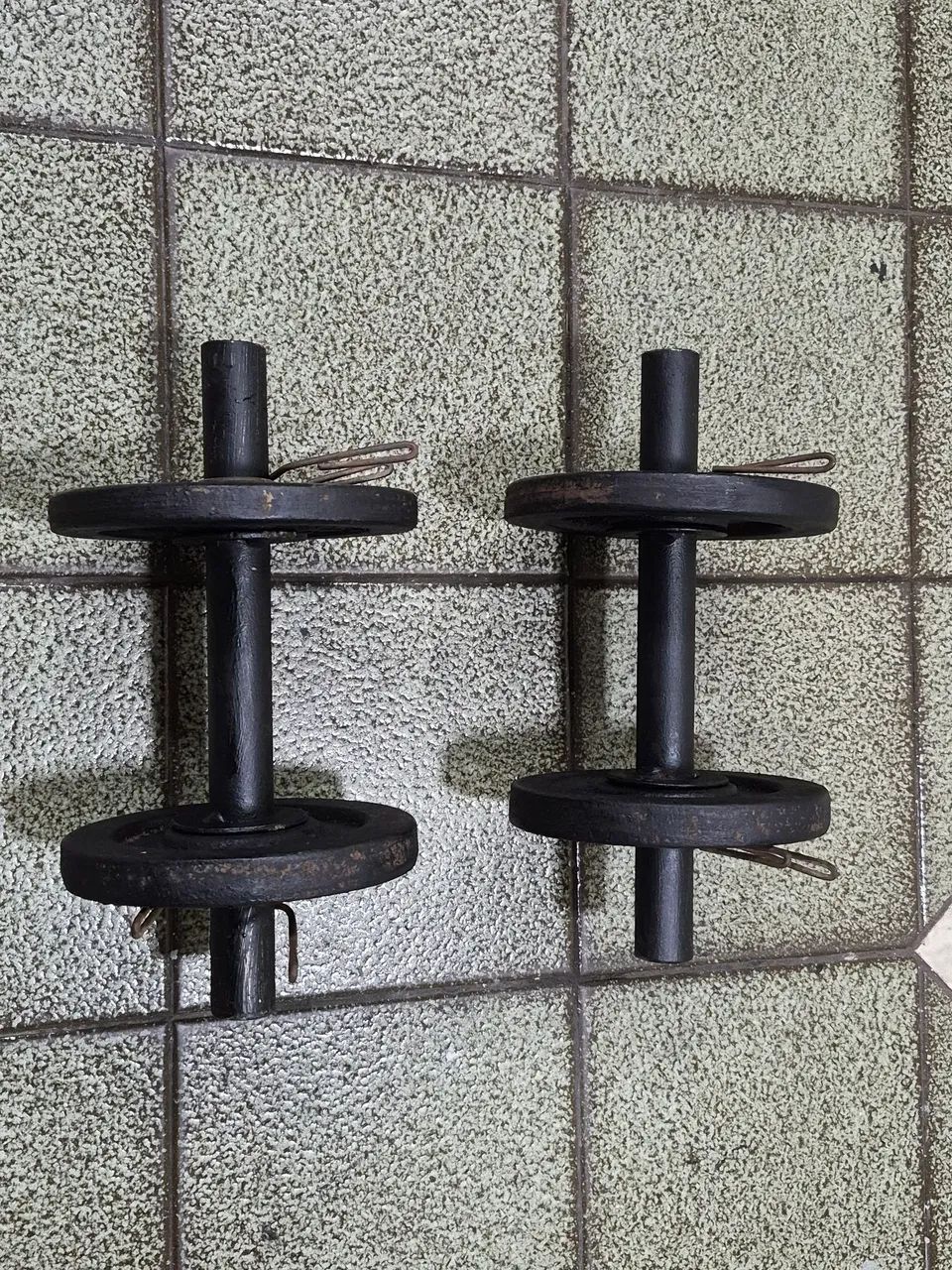 Par de halteres com anilhas de 2 kgs - Foto 3
