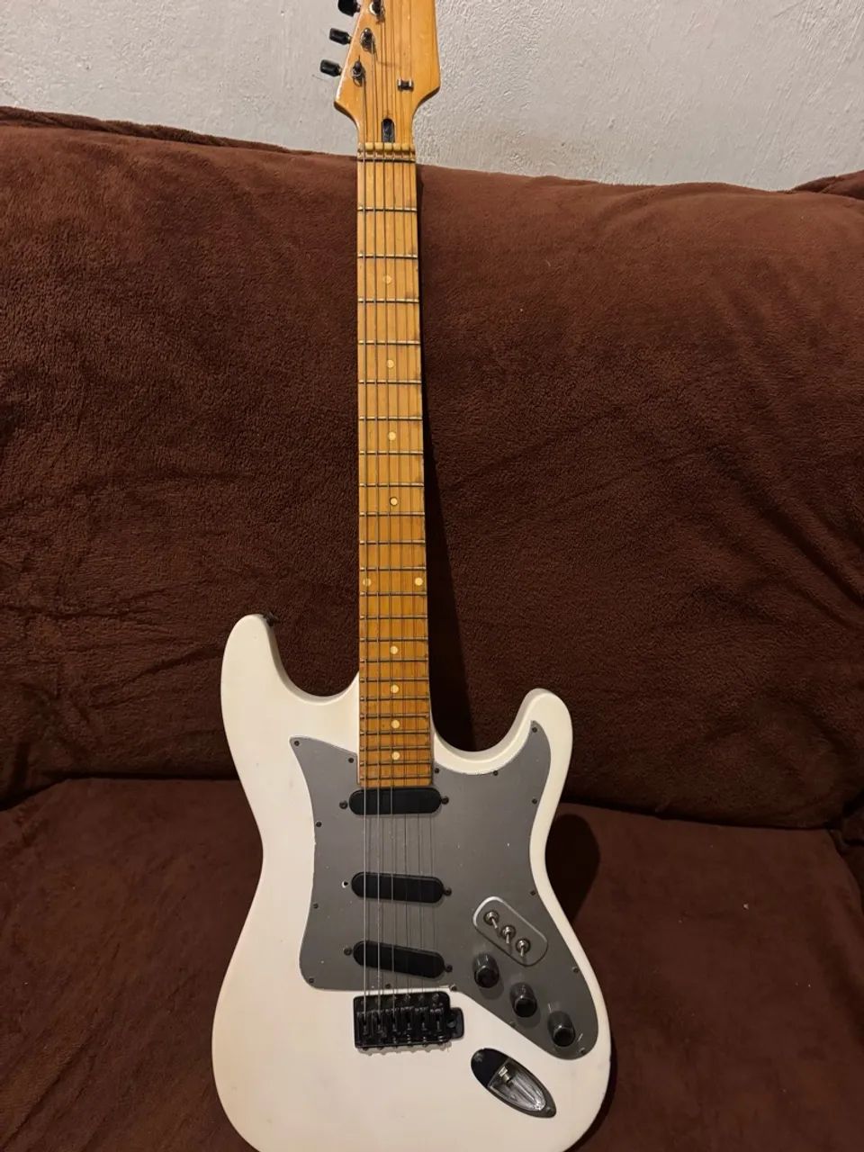 Guitarra profissional semi nova  - Foto 3