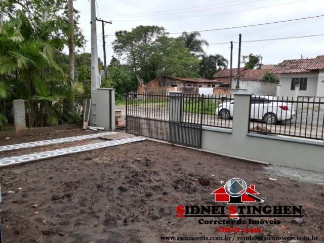 Casa novinha na Praia! Terreno todo murado, amplo espaço nos fundos - Foto 11