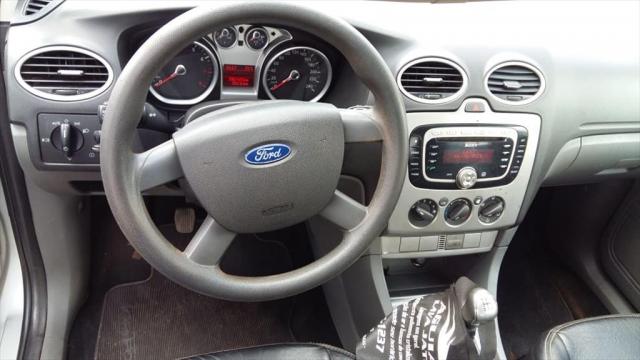 FORD FOCUS 2.0 GLX 16V GASOLINA 4P MANUAL - Foto 5