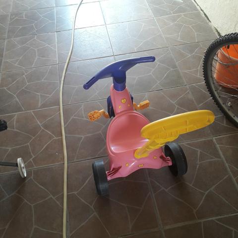 Carrinho de Passeio e Triciclo de menina - Foto 6