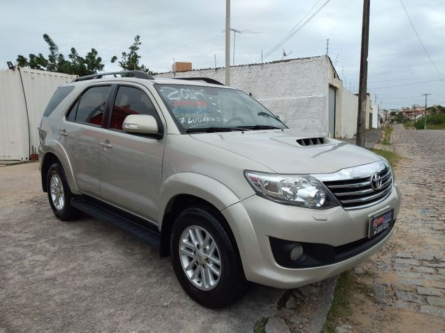 Hilux SW4 3.0 4x4 Diesel 2014 7 Lugares