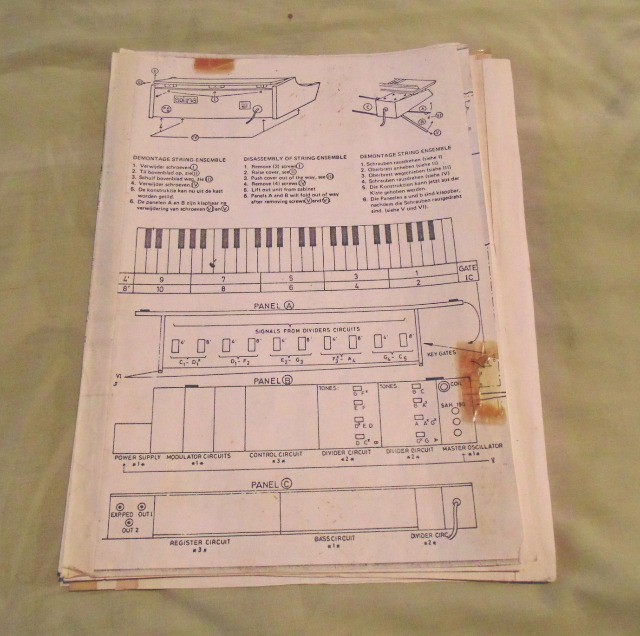 Dois Manuais de serviço de teclados antigos.- Cód. 319 -