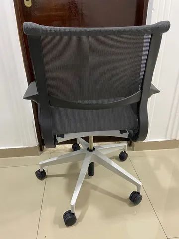 Cadeira Herman miller Setu nova 