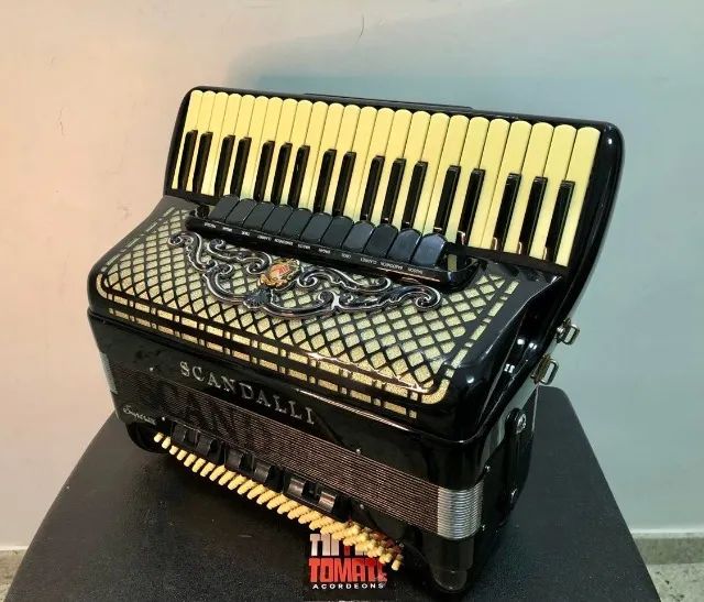 Acordeon Scandalli Super IV - Oitavado - Foto 3
