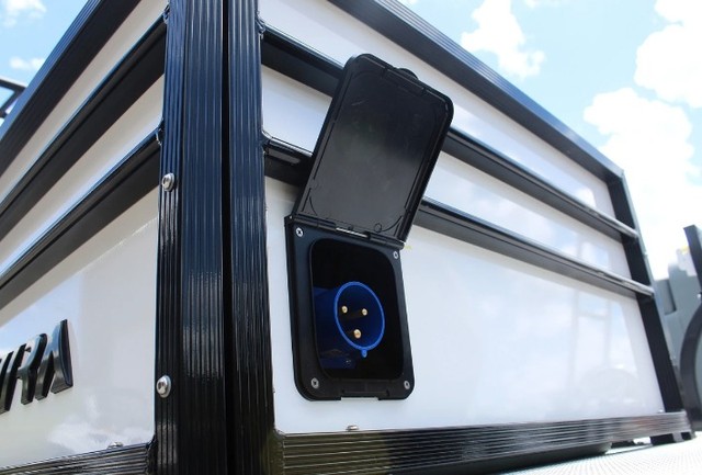 Lançamento Ventura Pontoom P25 7,5 metros  | N phontoom Vcat Aurora - Foto 8