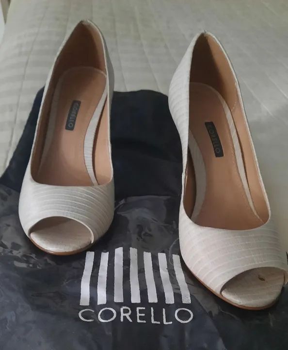 Sapato peep toe Corello