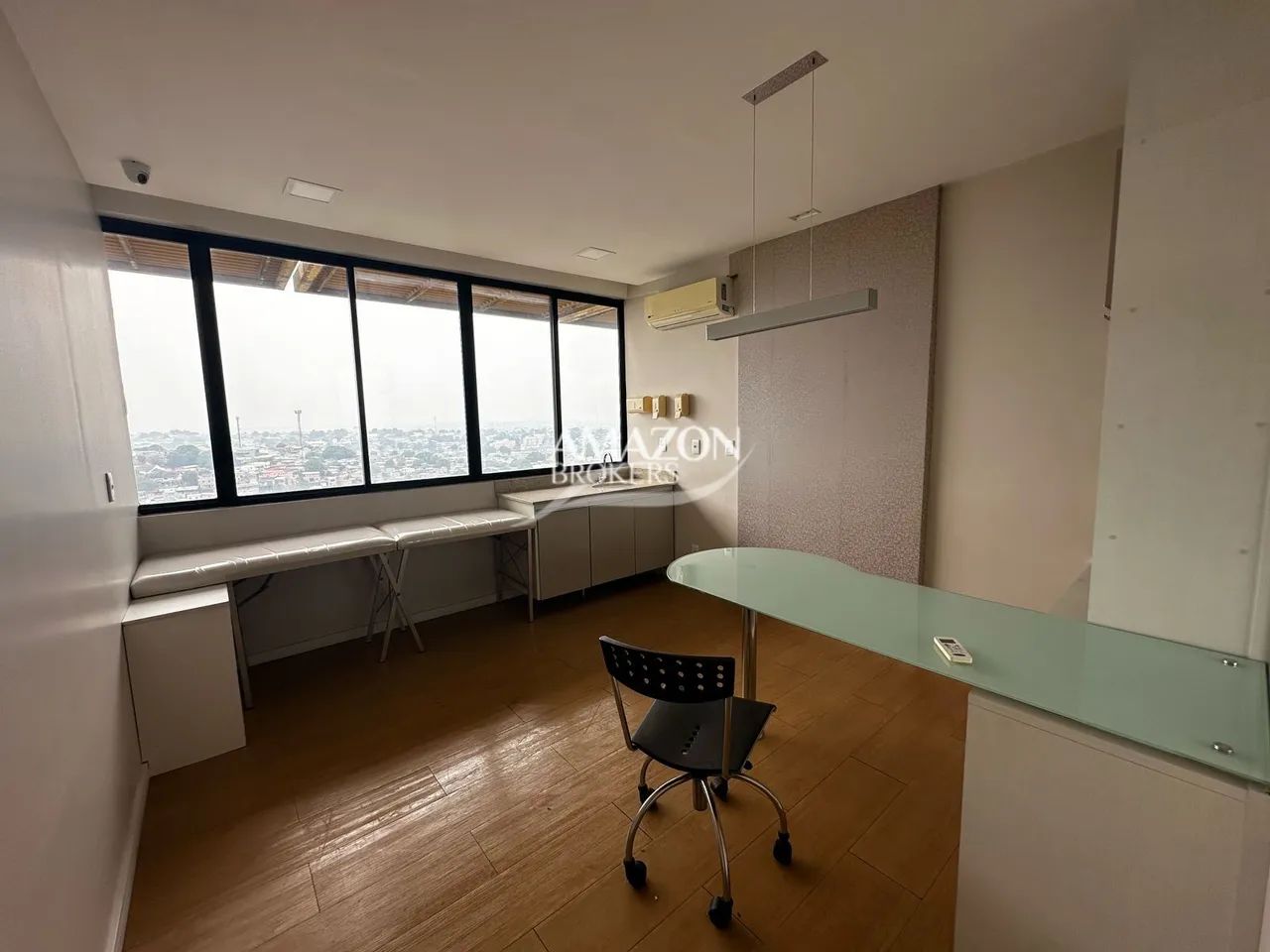 Edifício Atrium - 02 salas - 01 vagas - Sala comercial no São Francisco - Vendo