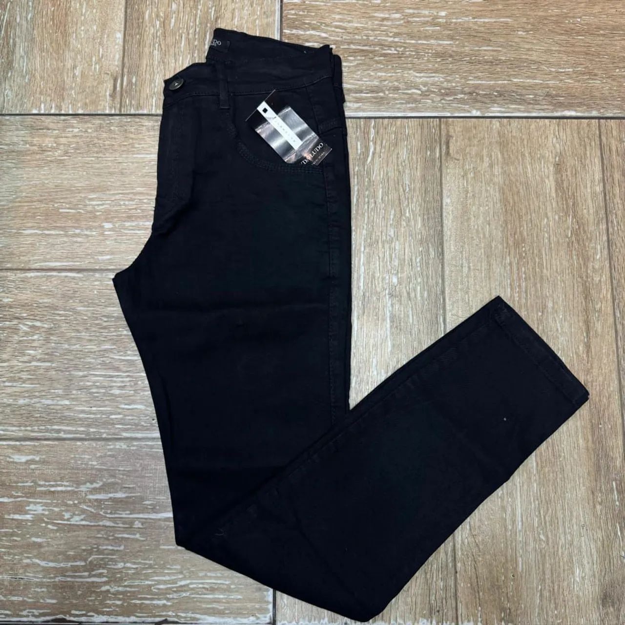 Calças jeans skiny com laycra