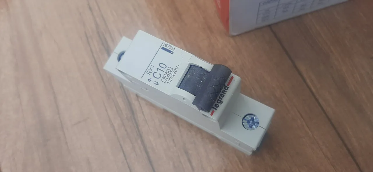 Disjuntor unipolar C10 3000A 127/220V legrand (11 unidades)
