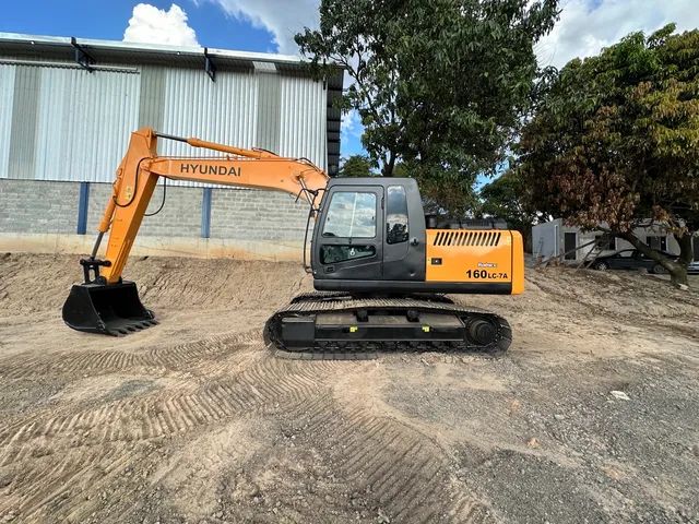 Escavadeira Hyundai R160 2011 