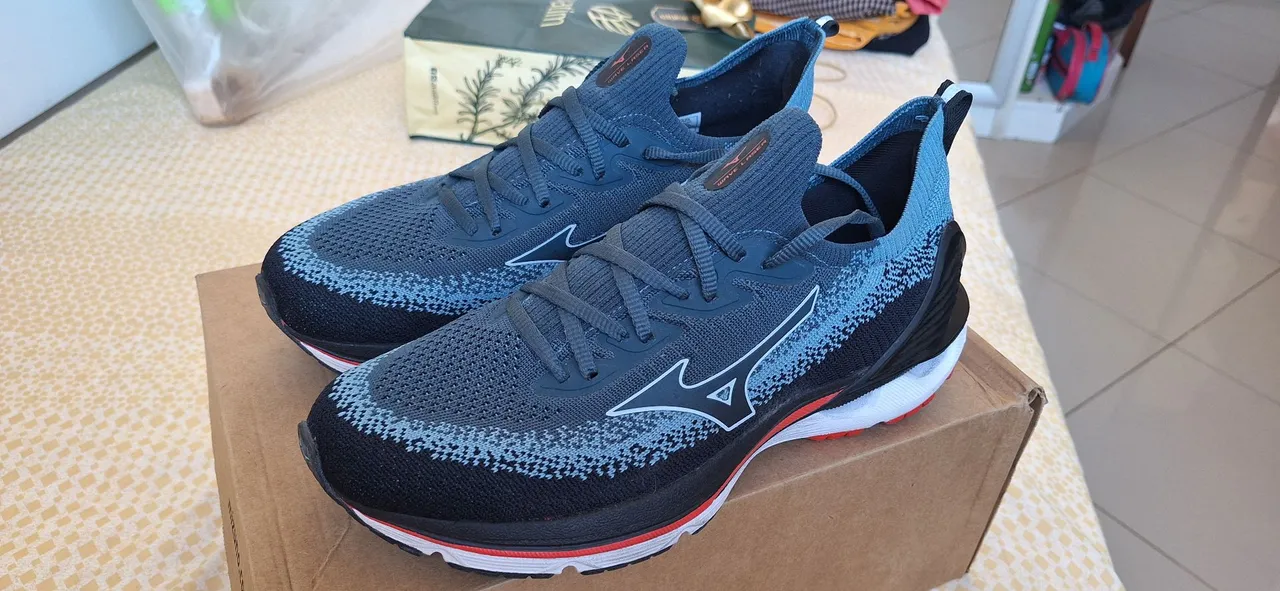 Tênis Mizuno Wave Laser - Azul e Preto