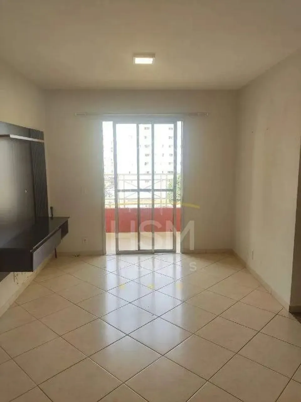 Apartamento para locação com 2 quartos e 2 vagas.