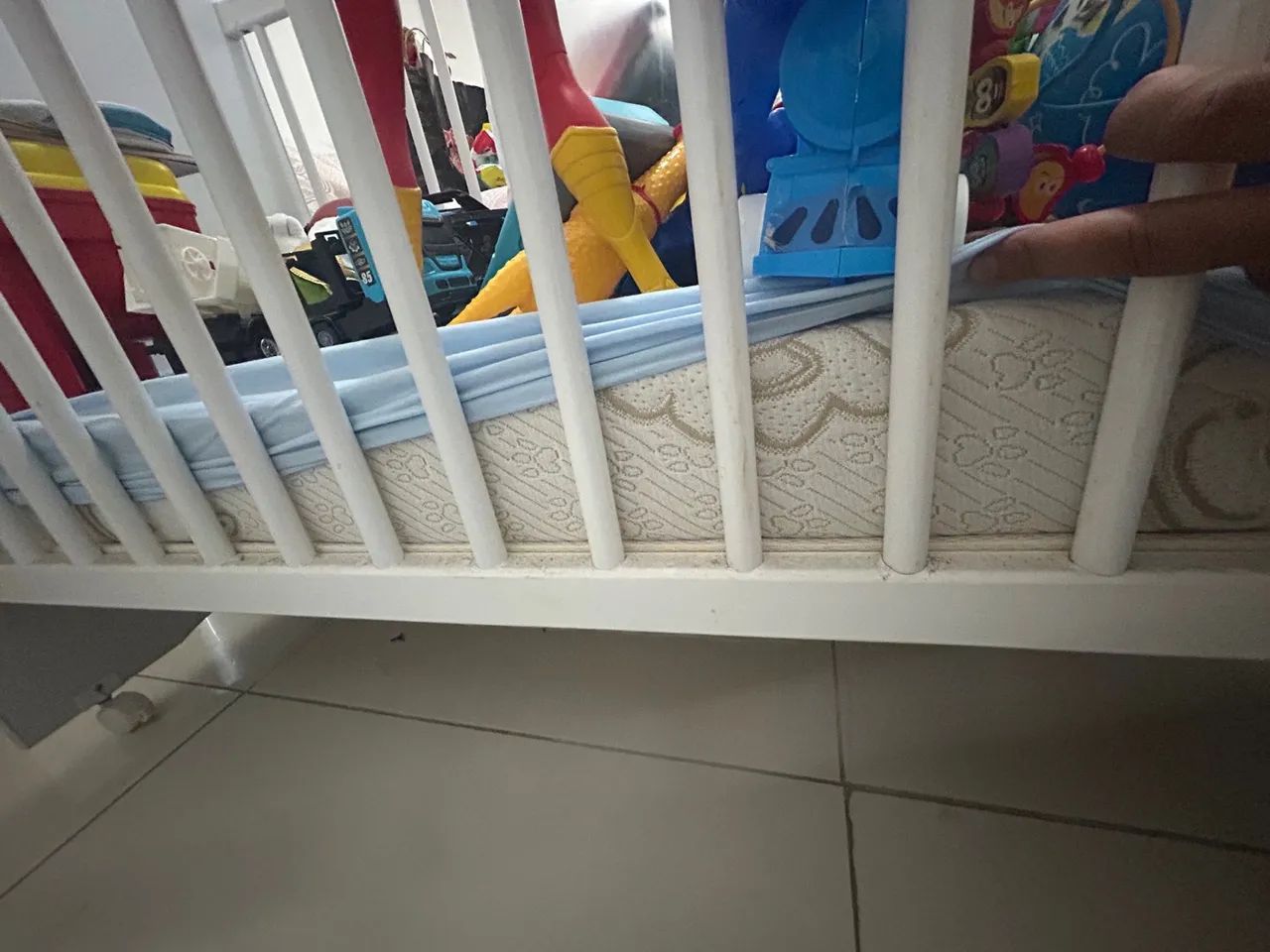 Berço de bebê branco em ótimo estado - Foto 4